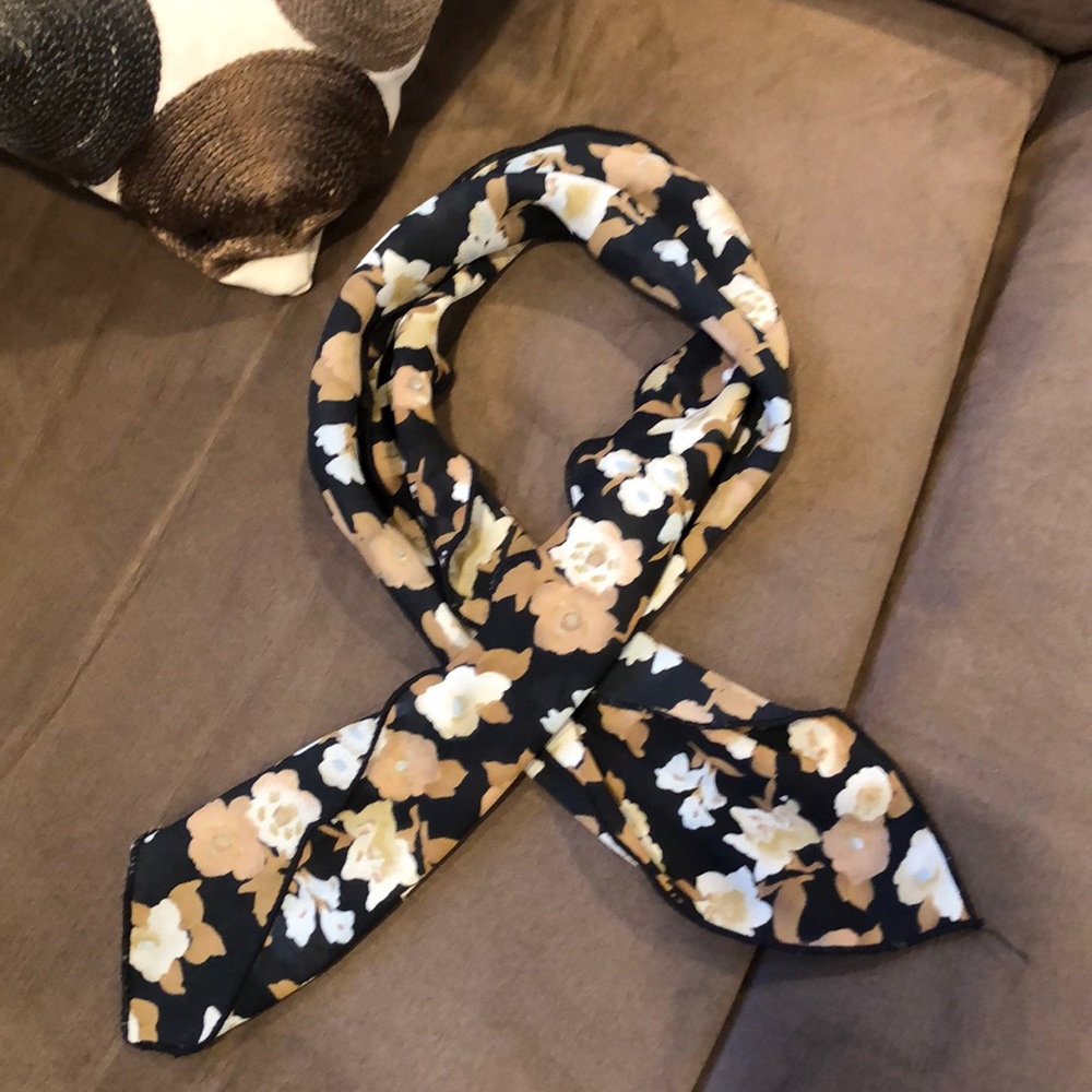 Ladies neck scarf